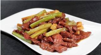 独家秘制芹菜炒肉：美味可口，营养丰富