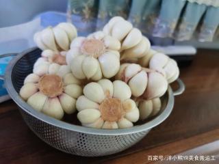 甜蒜的腌制方法：美味与健康的完美结合