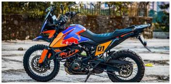 KTM 390ADV新款曝光：硬派属性更突出，采用鸟嘴设计并融入车条轮毂