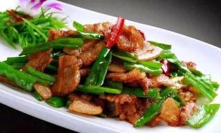 农家小炒肉：家常美味，烹饪技巧大揭秘