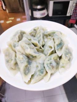 家常美味：韭菜鸡蛋饺子的制作与享受