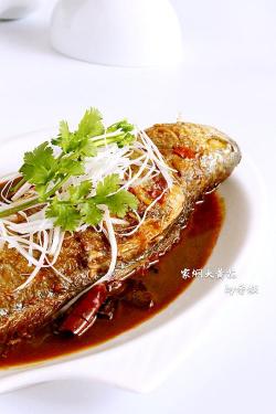 家常焖黄花鱼：鲜美滋味，轻松烹饪