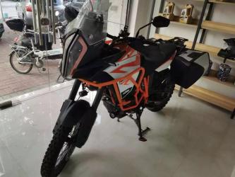 重庆惊现最贵KTM 1290 ADV摩托车，落地27万配99999车牌