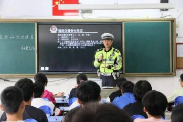 学校安全会议记录：守护师生安全，筑牢校园防线