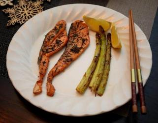 5分钟快手菜：简单又好吃的迷迭香三文鱼做法