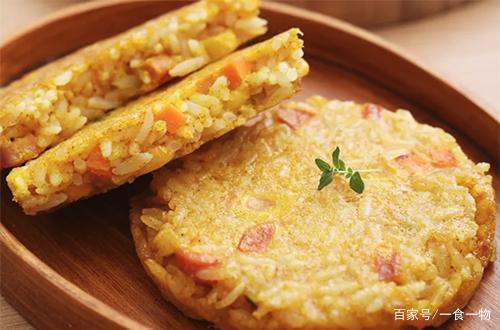 制作美味米饭饼：简单易学的煎饭团技巧