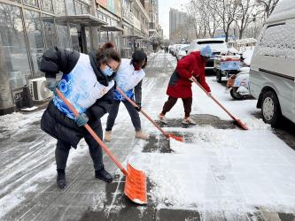 扫雪报道：油城、天津、西商园区齐动员，暖心行动保障冬日出行