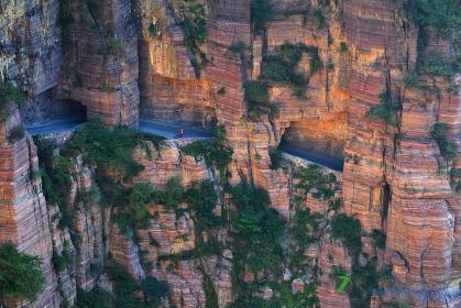 自然景观有哪些：山岳、峡谷、熔岩、生物及其生态环境